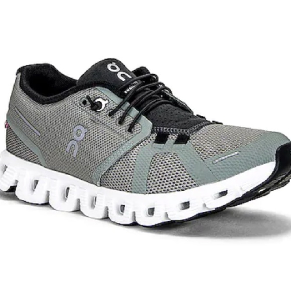 On Cloud 5 Sneakers Size 6